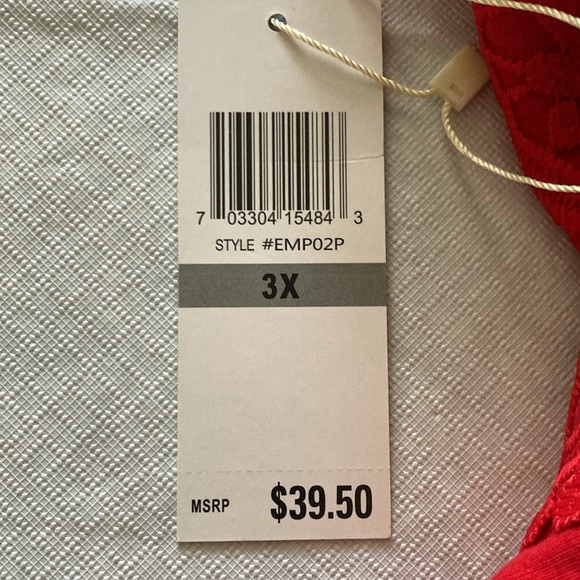 Shortsleeved red jersey top in Plus Size 3X. Great for Valentines and traveling. - Picture 5 of 5